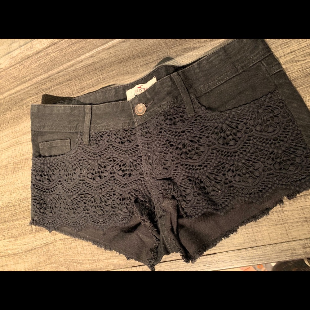 Hollister Jean shorts black floral